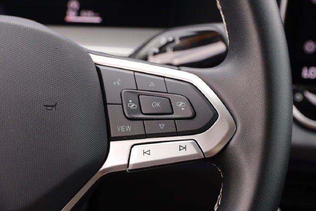 Used 2026 Volkswagen Tiguan SE FWD image 13