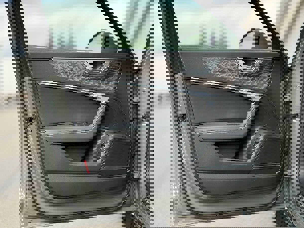 Used 2024 Audi A6 Premium Plus w/ Executive Package image 12