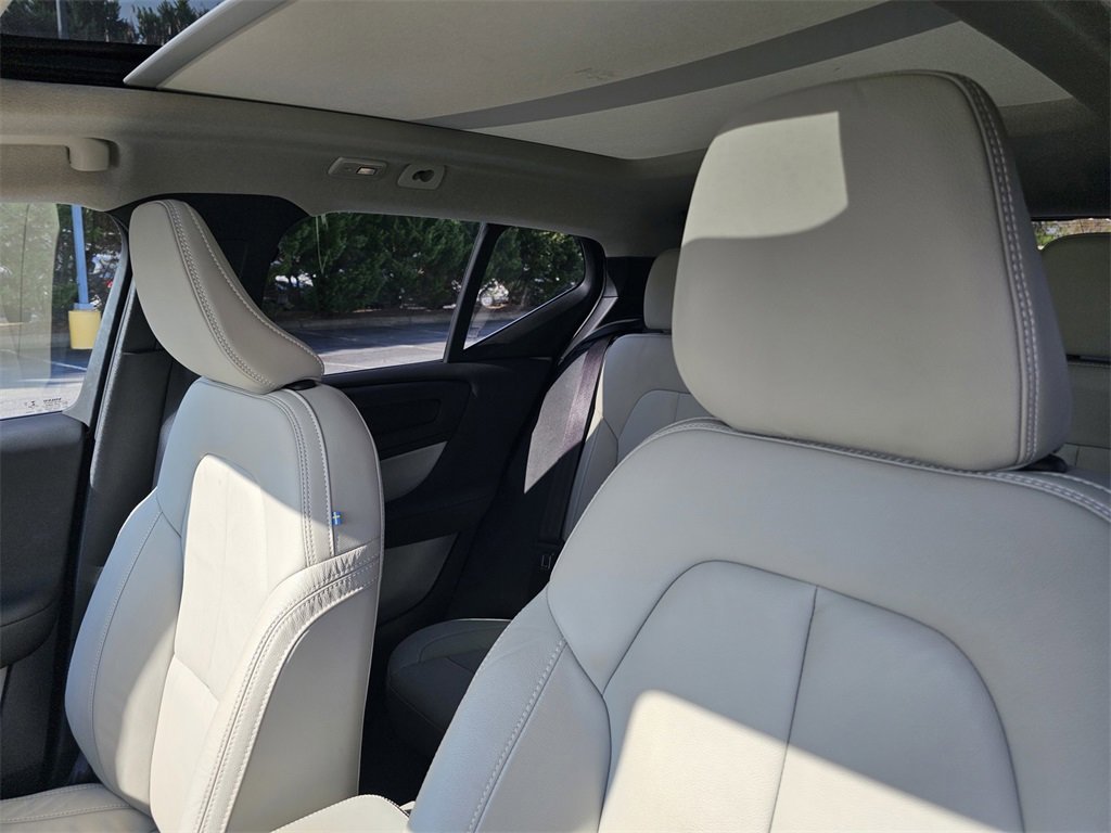 Used 2023 Volvo XC40 B5 Ultimate w/ Protection Package Premier image 17