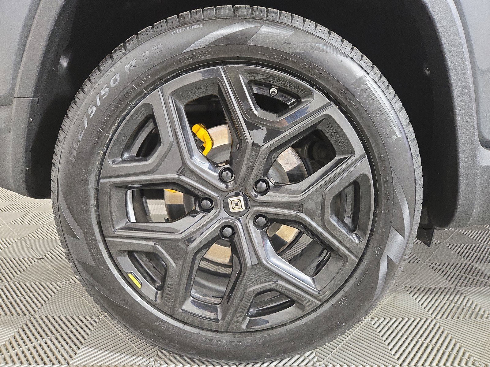 Used 2024 Rivian R1S Adventure AWD/4WD image 12