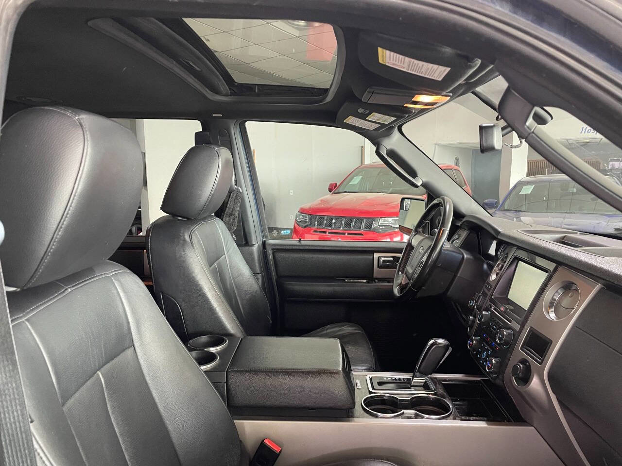 Used 2015 Ford Expedition Limited w/ Equipment Group 301A AWD/4WD image 36