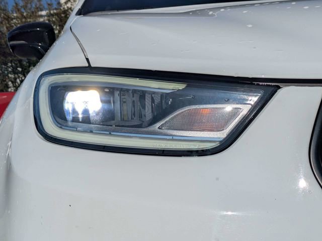 Used 2025 Chrysler Pacifica Limited image 10