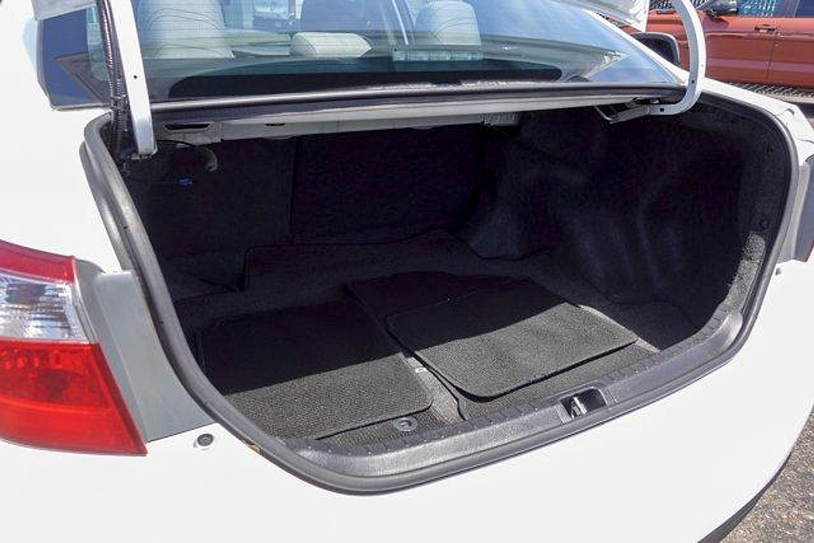 Used 2015 Toyota Corolla L FWD image 22