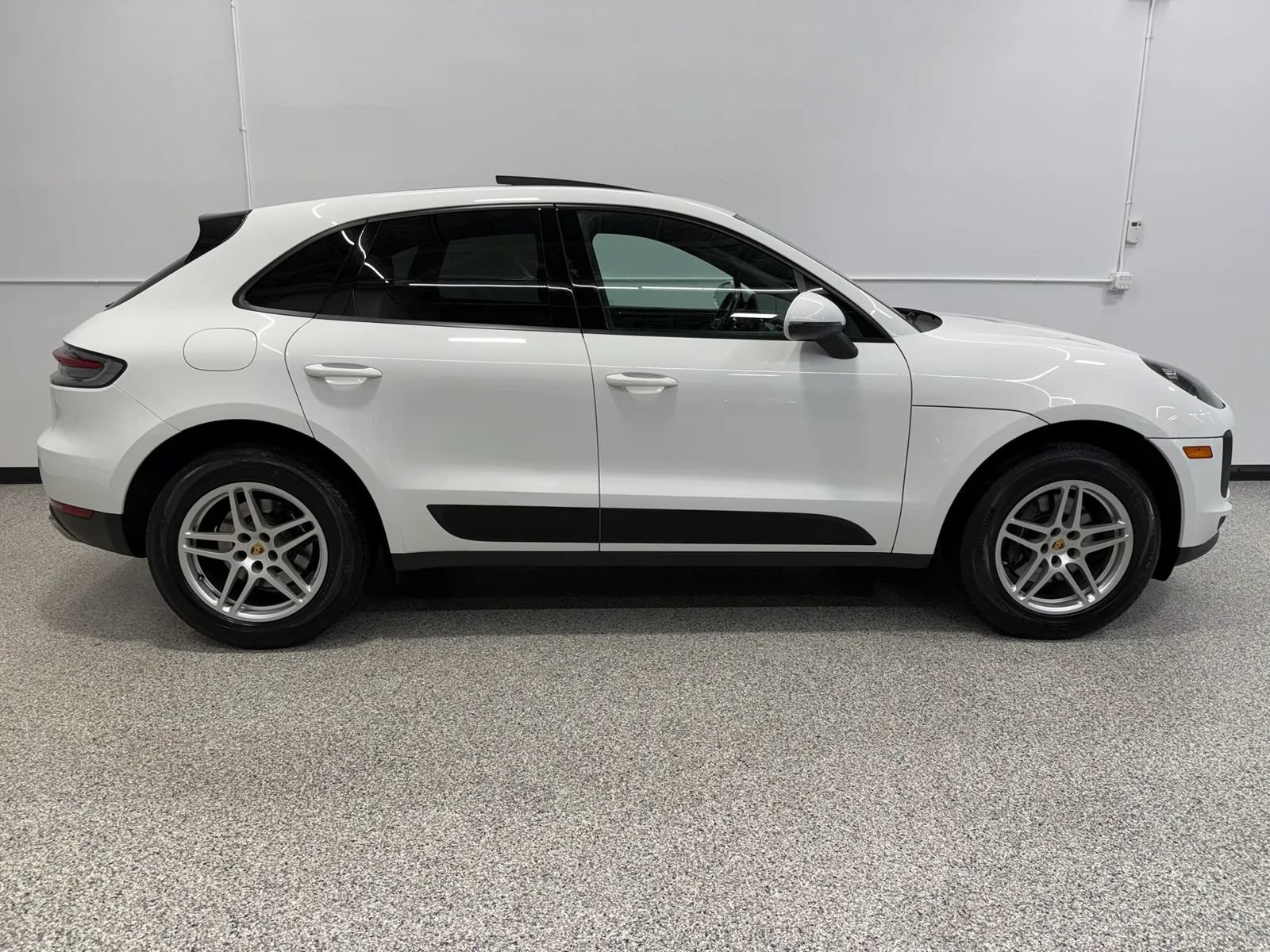 Used 2020 Porsche Macan AWD/4WD image 42