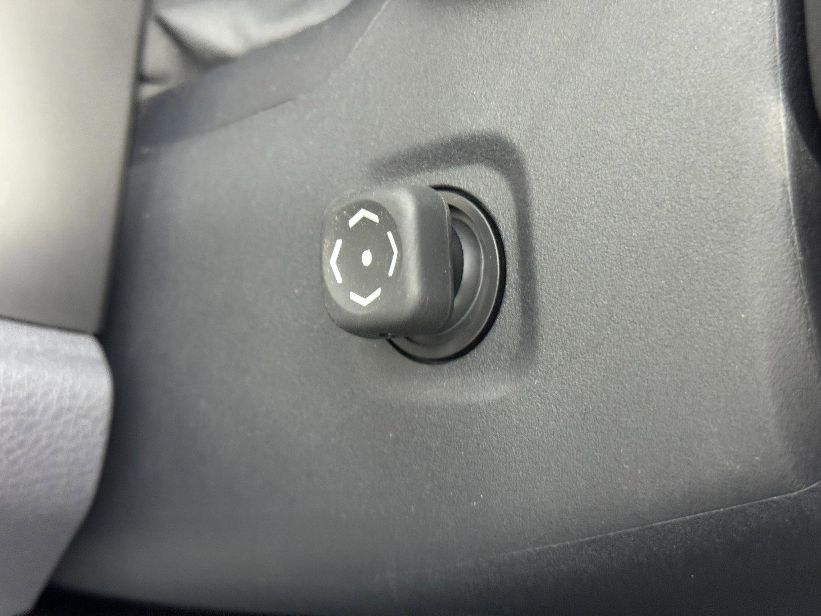 Used 2024 Toyota Sienna Limited image 20