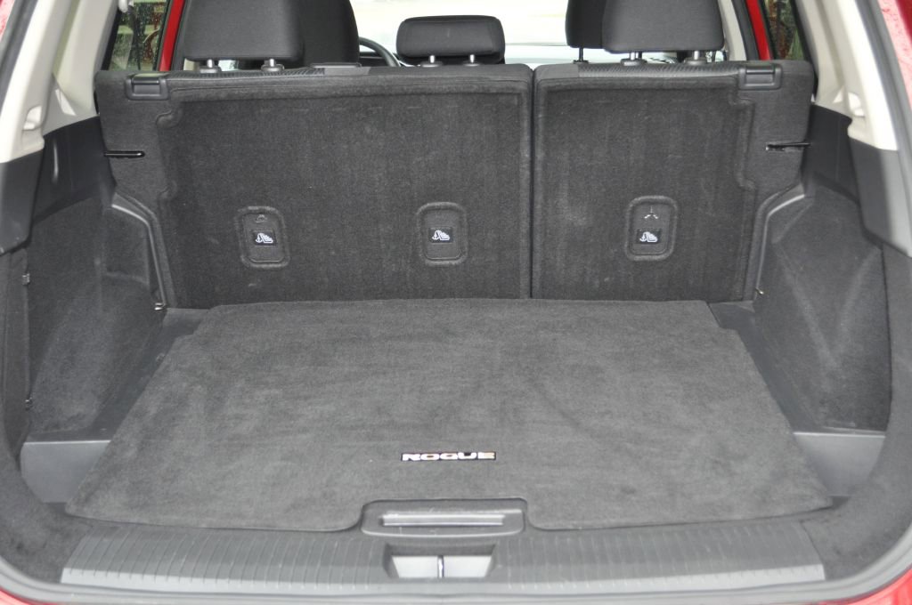 Used 2024 Nissan Rogue SV image 12