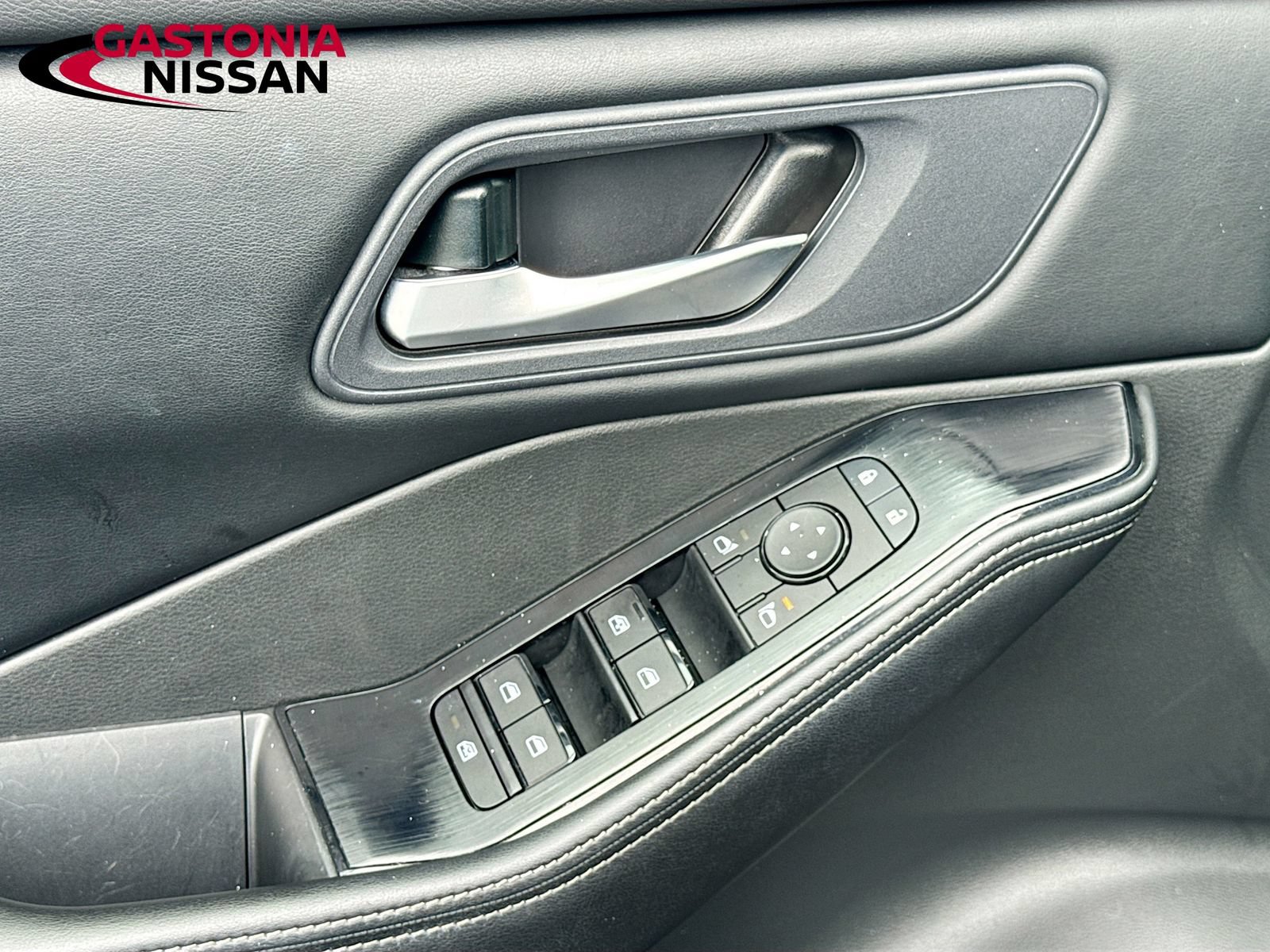 Used 2025 Nissan Rogue SV FWD image 23