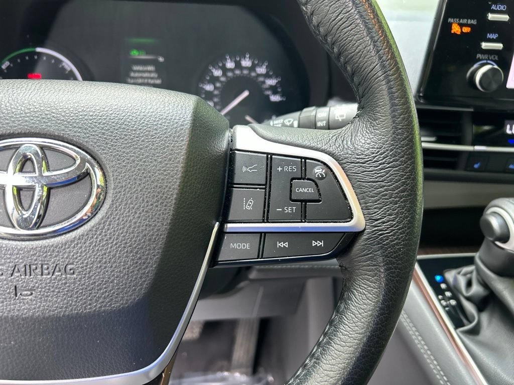 Used 2024 Toyota Sienna XLE FWD image 22