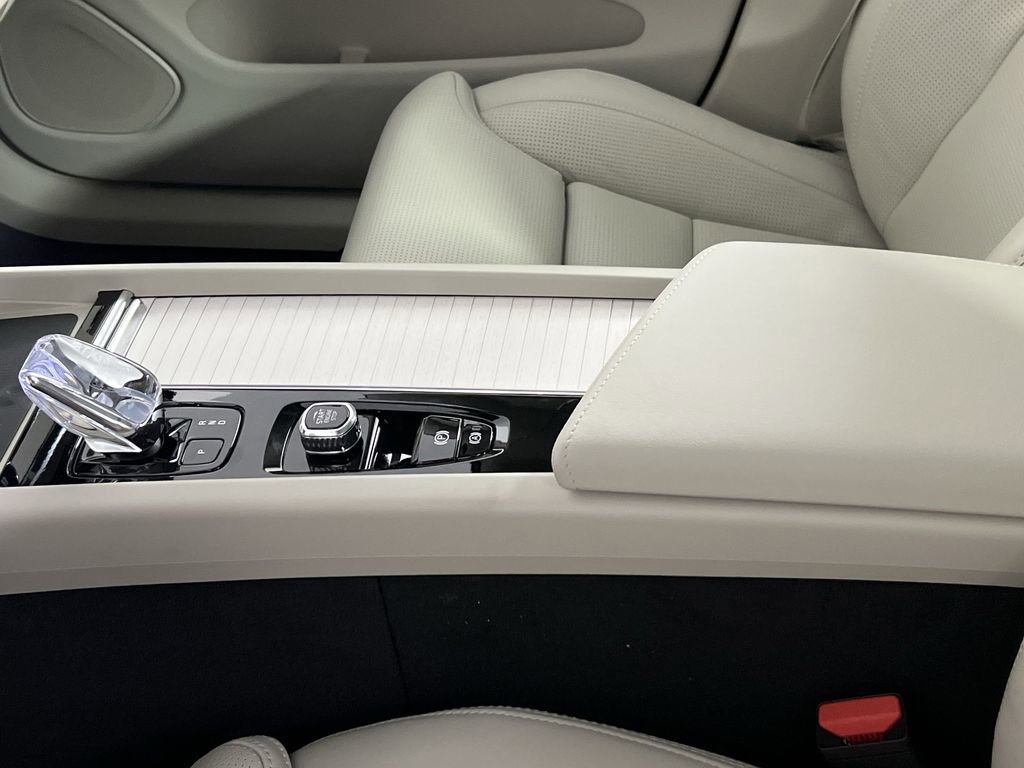 New 2026 Volvo XC60 B5 Ultra w/ Protection Package Premier image 21