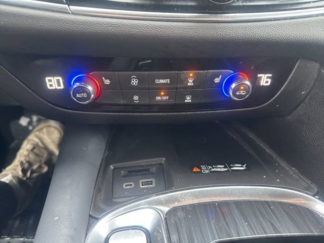 Used 2023 Buick Enclave Essence image 21