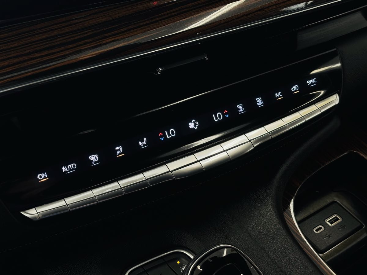 Used 2022 Cadillac Escalade Luxury AWD/4WD image 65