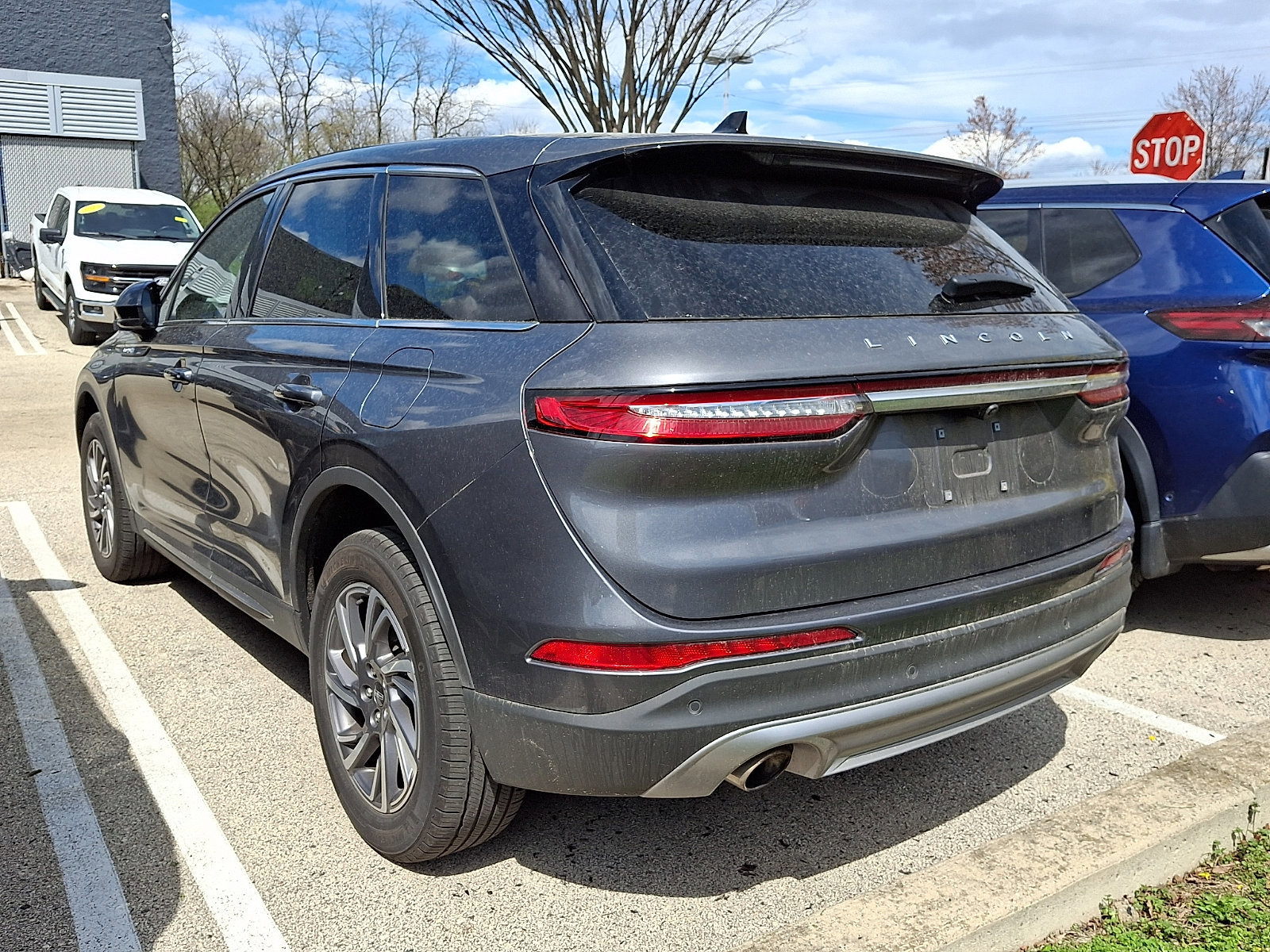 Used 2023 Lincoln Corsair AWD image 3