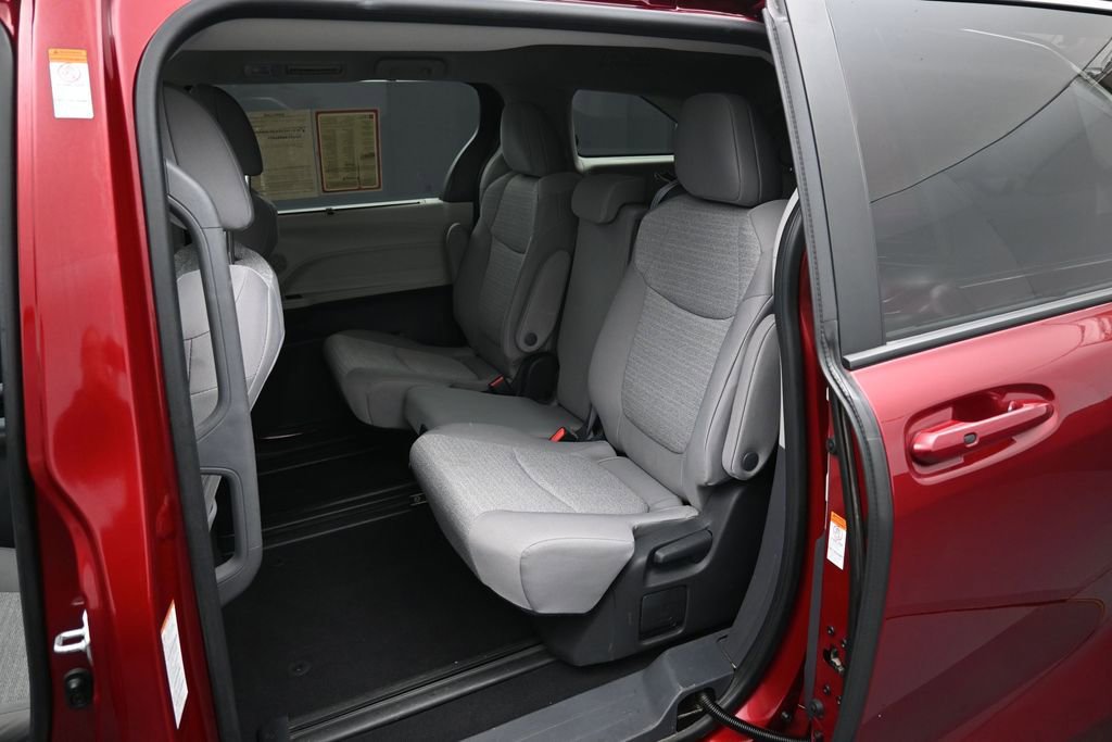 Used 2022 Toyota Sienna LE FWD image 26
