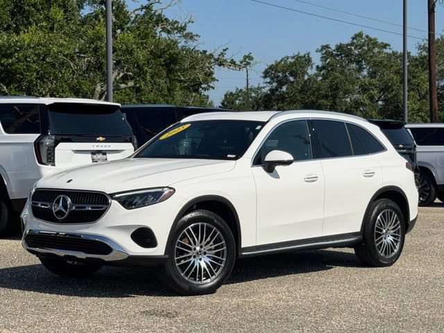 Used 2025 Mercedes-Benz GLC 300 4MATIC image 1