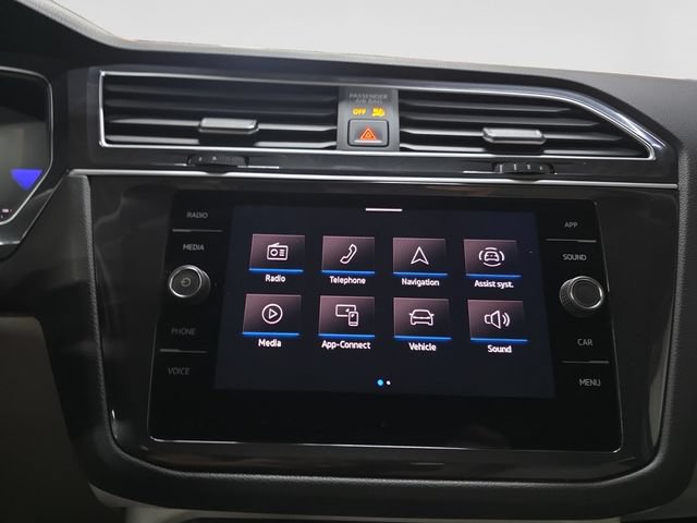 Used 2024 Volkswagen Tiguan SE AWD/4WD image 15