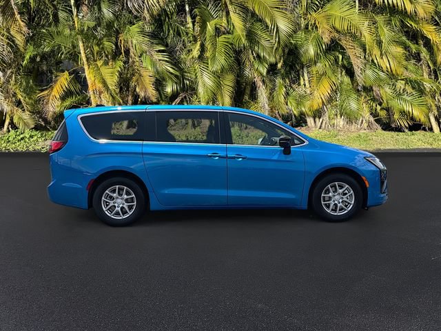 New 2027 Chrysler Pacifica Select FWD image 3