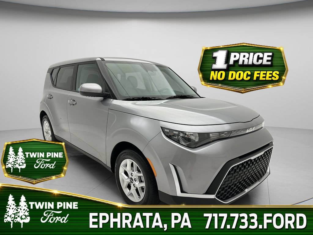 Used 2025 Kia Soul LX w/ LX Technology Package FWD image 1