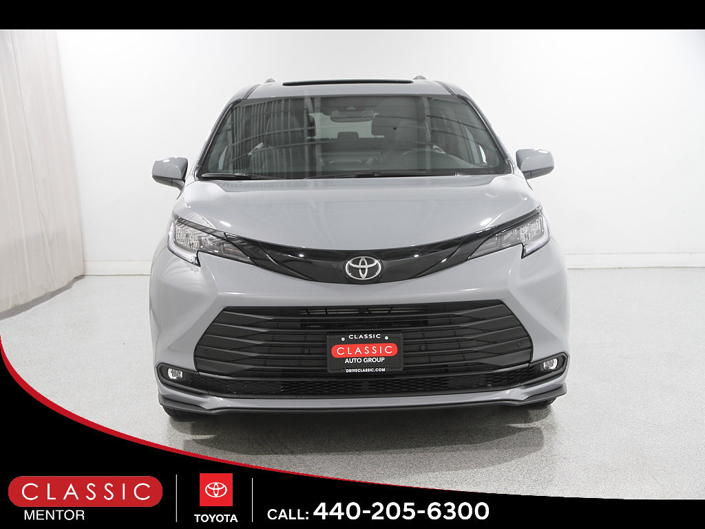 Certified 2026 Toyota Sienna XLE Woodland Edition AWD/4WD image 2