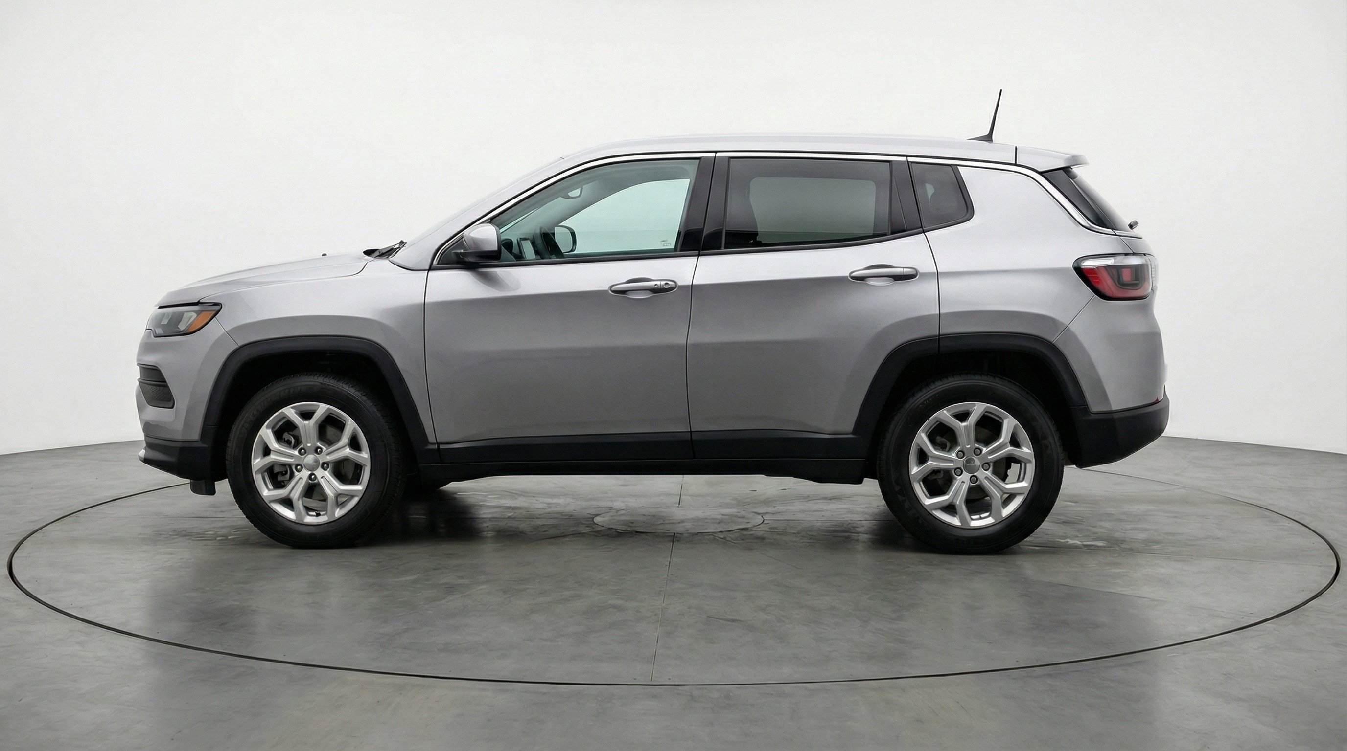 Used 2025 Jeep Compass Latitude image 5