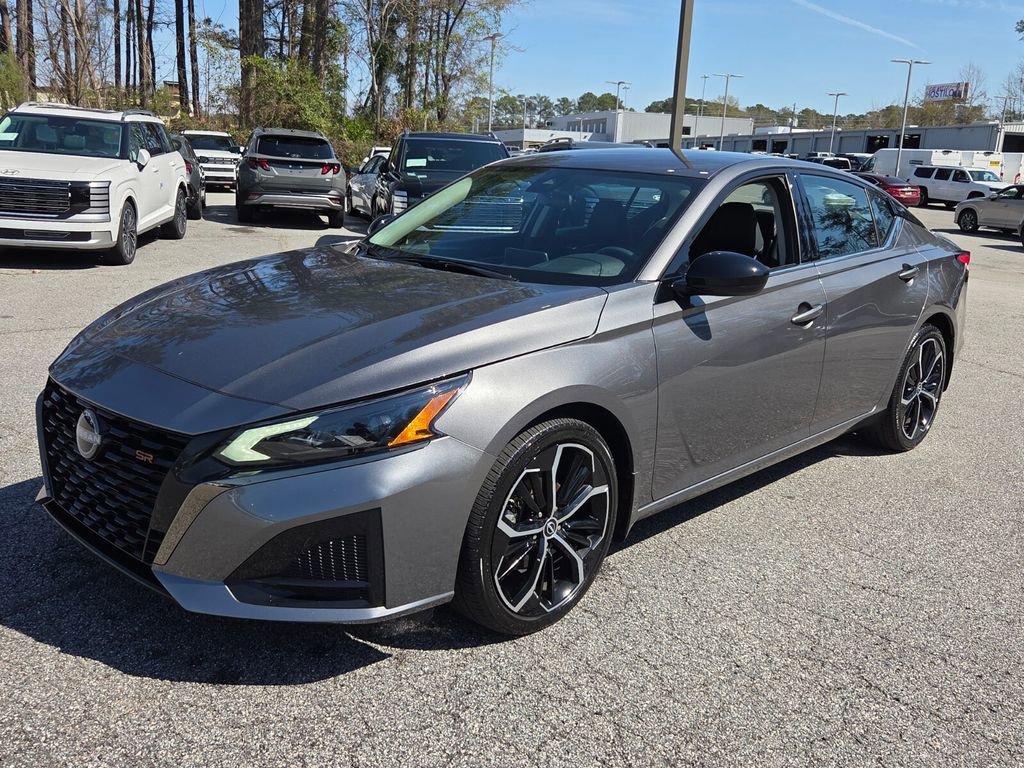 Used 2025 Nissan Altima 2.5 SR image 3