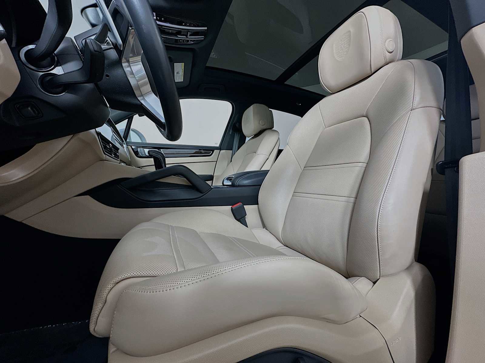 Certified 2022 Porsche Cayenne E-Hybrid image 5