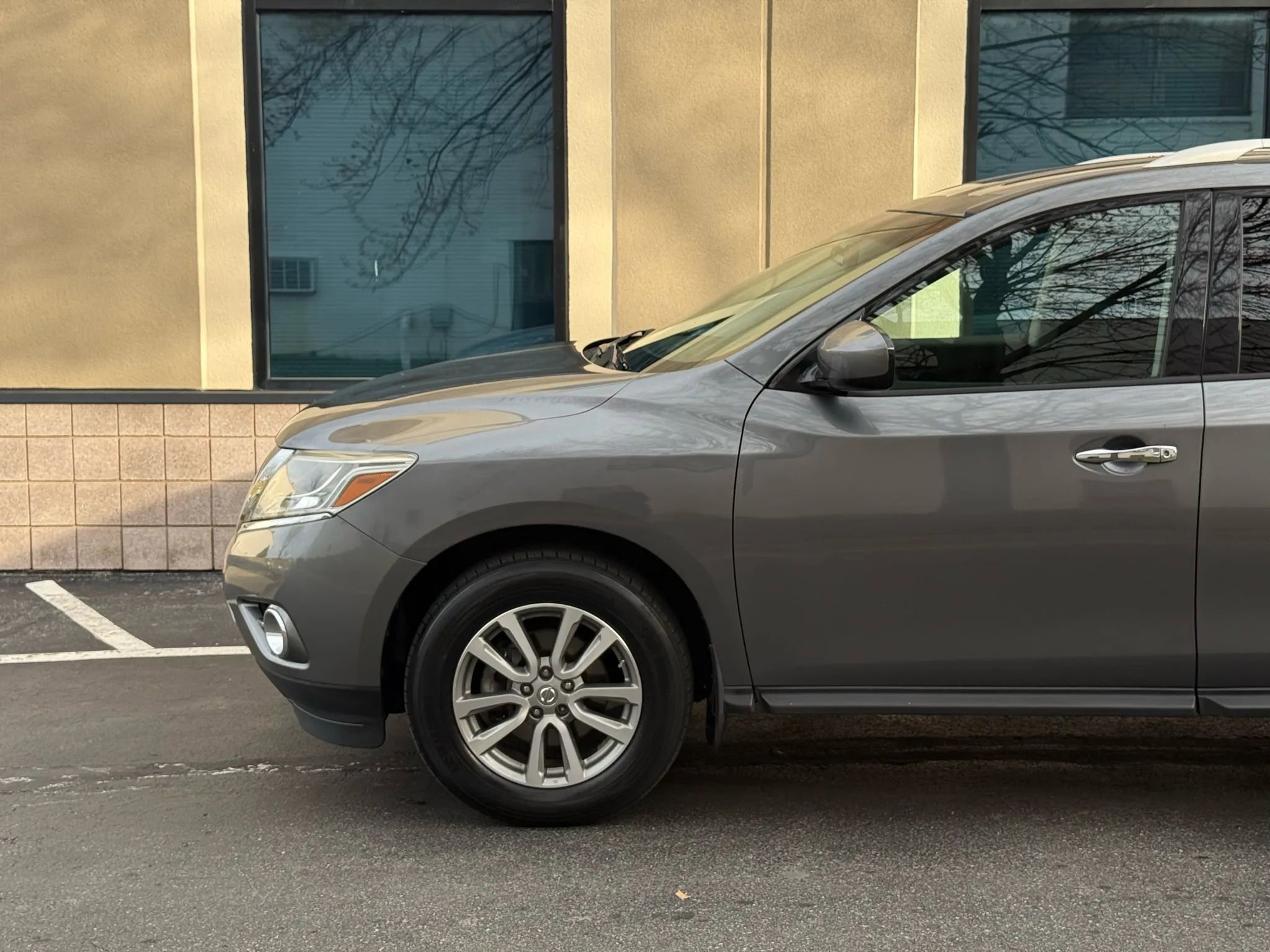 Used 2016 Nissan Pathfinder SV image 9