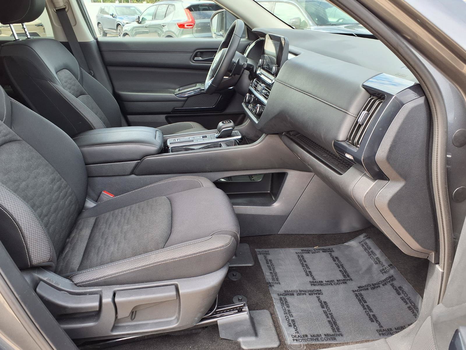 Used 2025 Nissan Pathfinder SV FWD image 11
