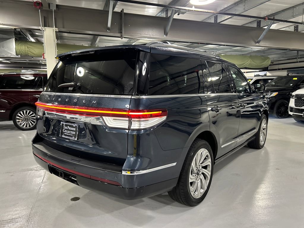 Used 2024 Lincoln Navigator Reserve image 2