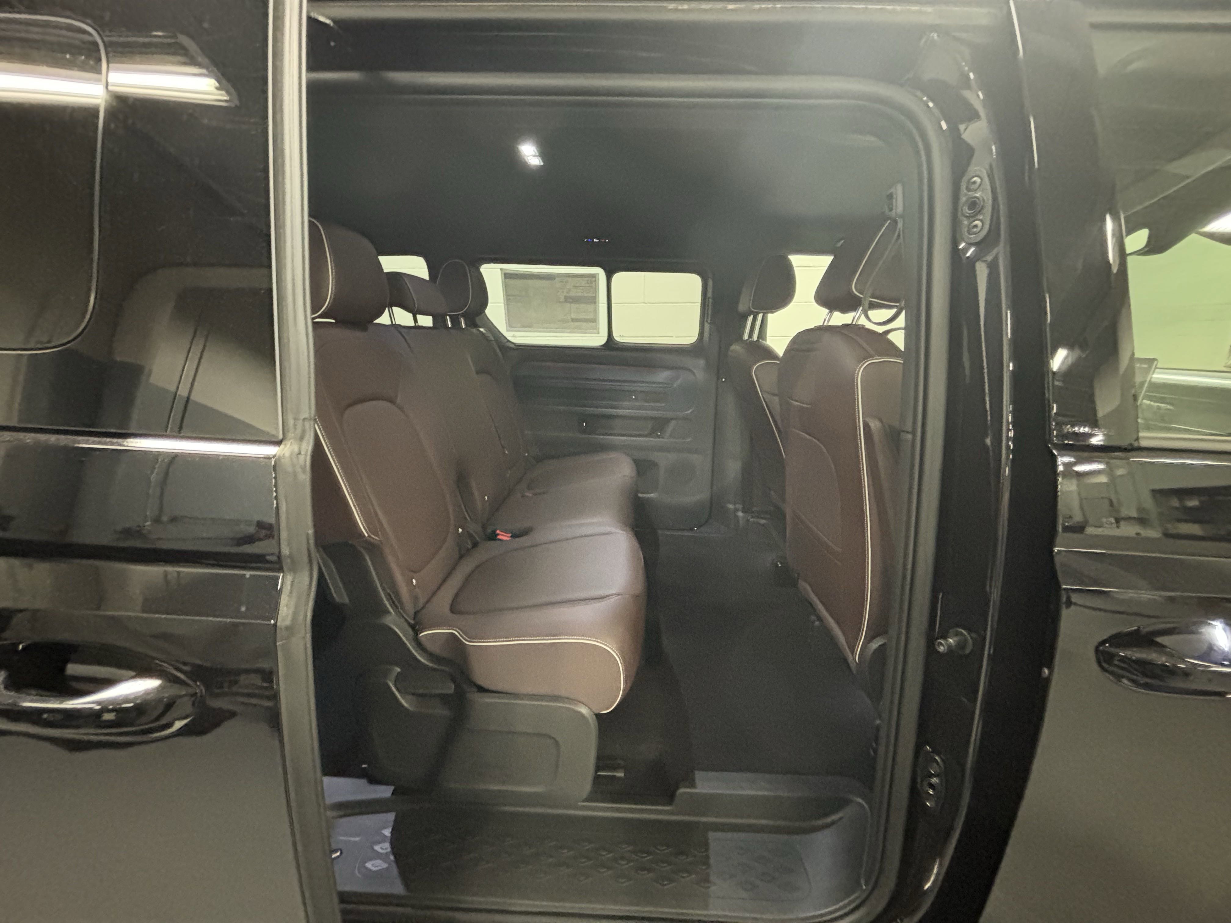 New 2025 Volkswagen ID. Buzz Pro S image 13