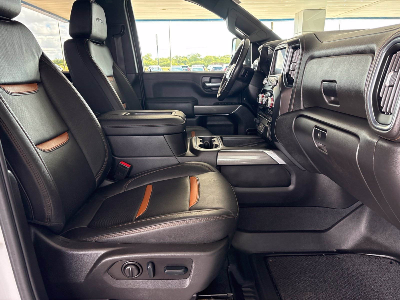 Used 2022 GMC Sierra 2500 AT4 w/ AT4 Premium Plus Package AWD/4WD image 22
