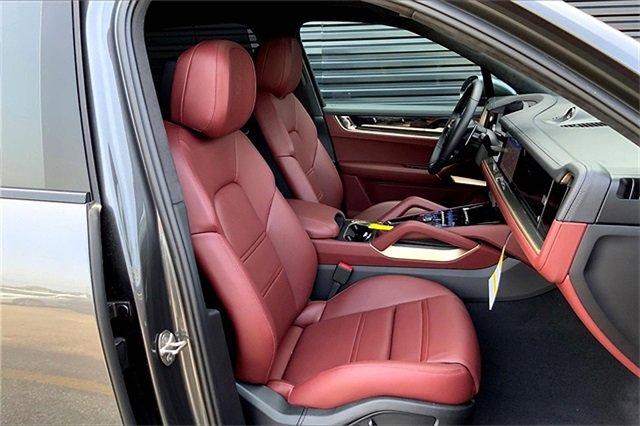 New 2025 Porsche Cayenne Turbo image 25