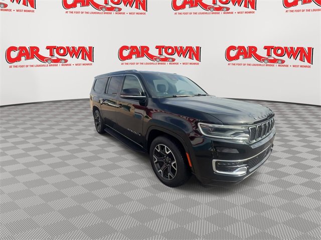 Used 2023 Jeep Wagoneer L Series III w/ Preferred Equipment Group video 2