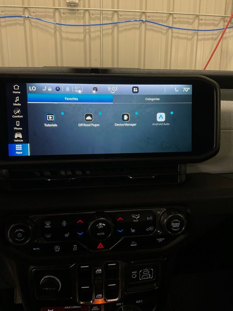 Used 2024 Jeep Gladiator Willys image 17