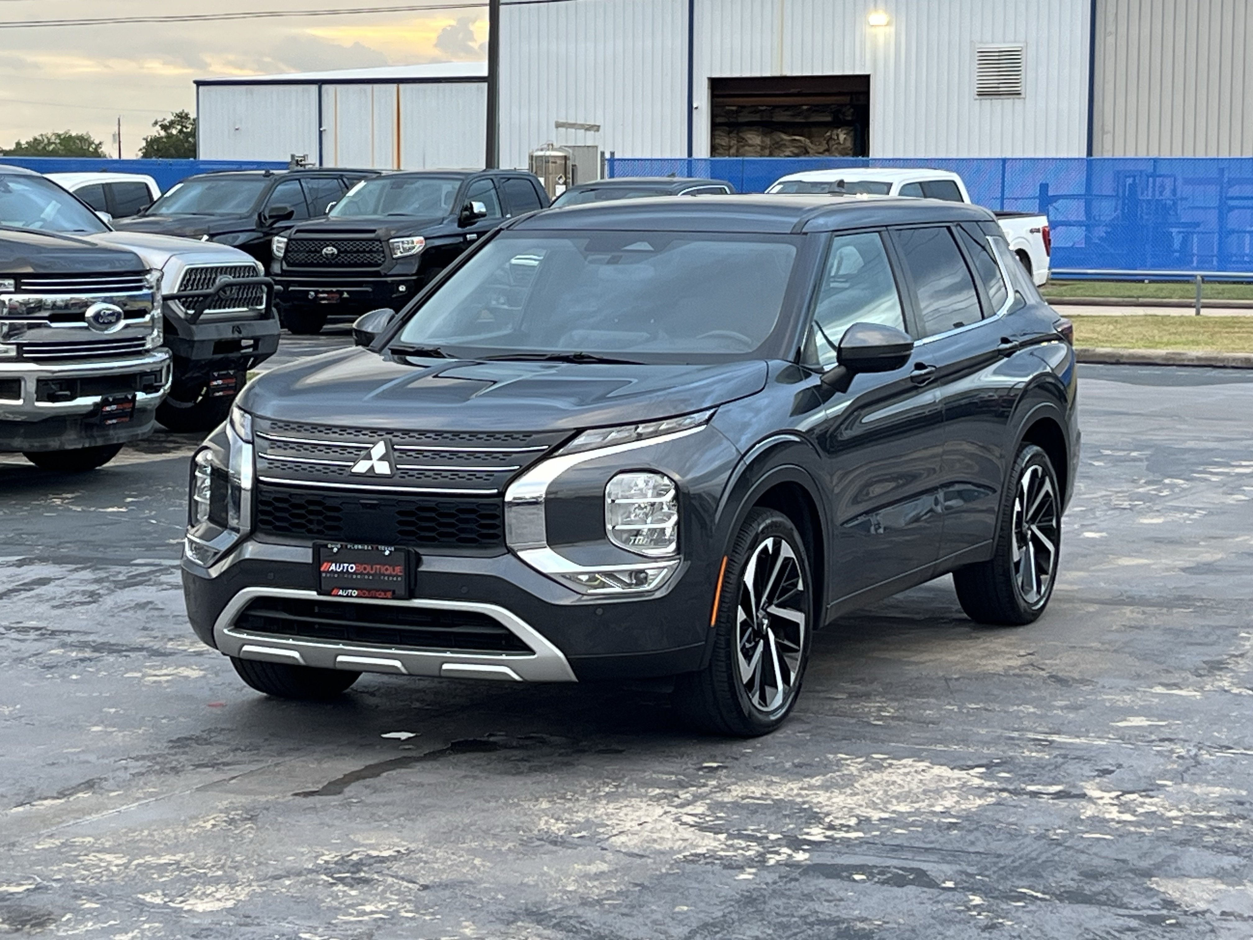 Used 2024 Mitsubishi Outlander SE FWD image 3
