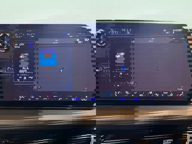 Used 2025 Chevrolet Traverse LT image 25