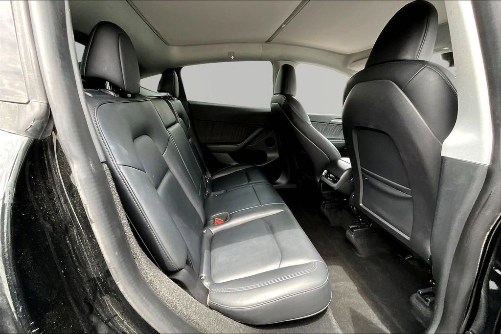 Used 2022 Tesla Model Y Long Range AWD/4WD image 22