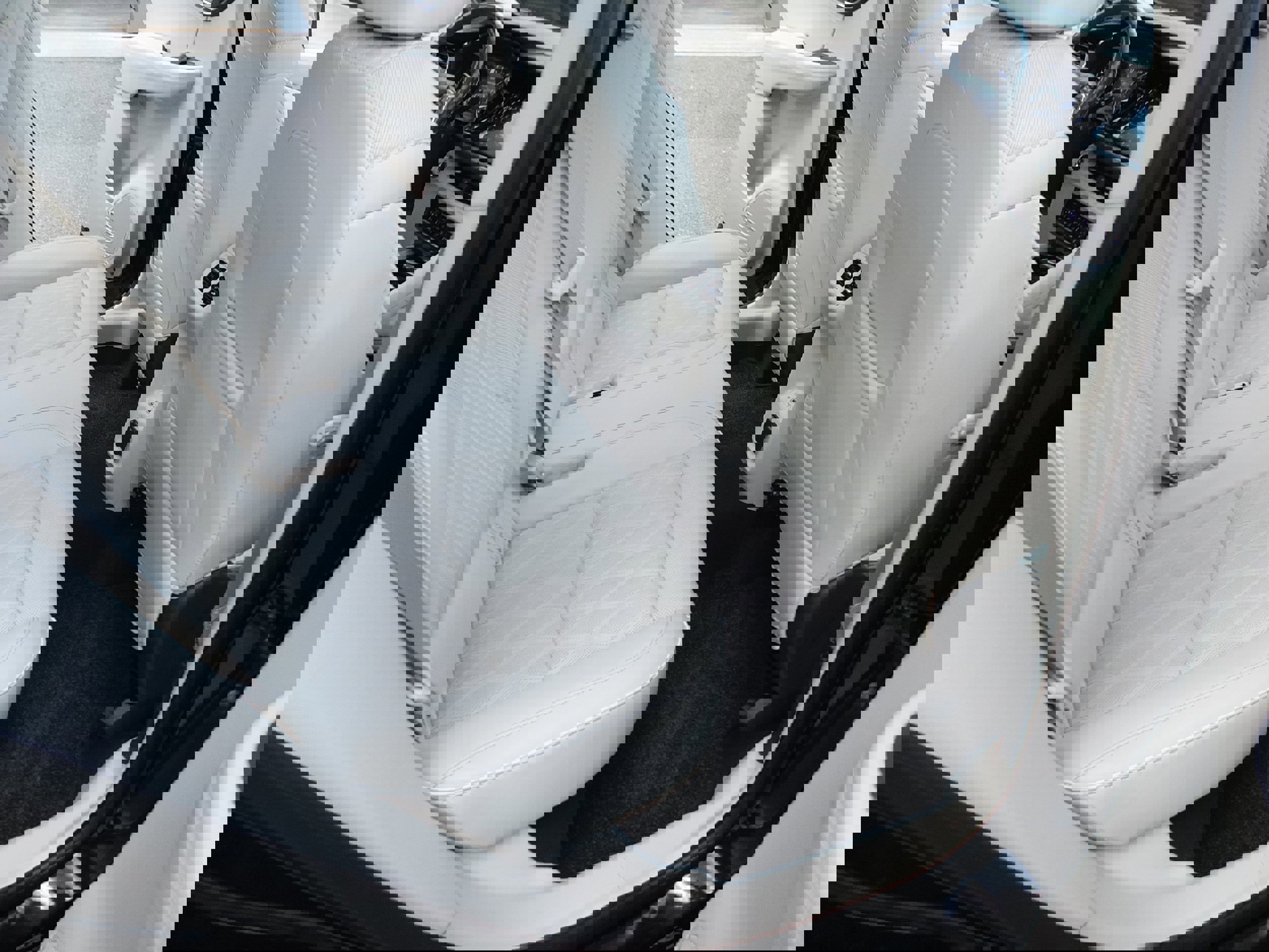 Used 2023 Buick Envision Avenir image 14