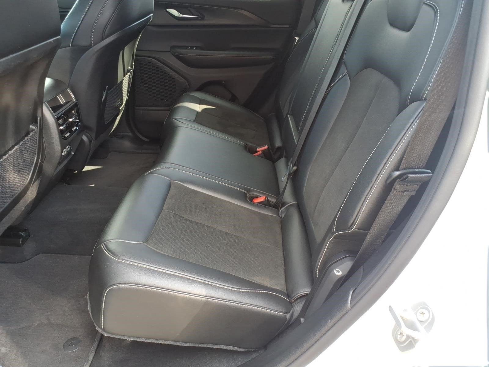 Used 2025 Jeep Grand Cherokee Altitude AWD/4WD image 9