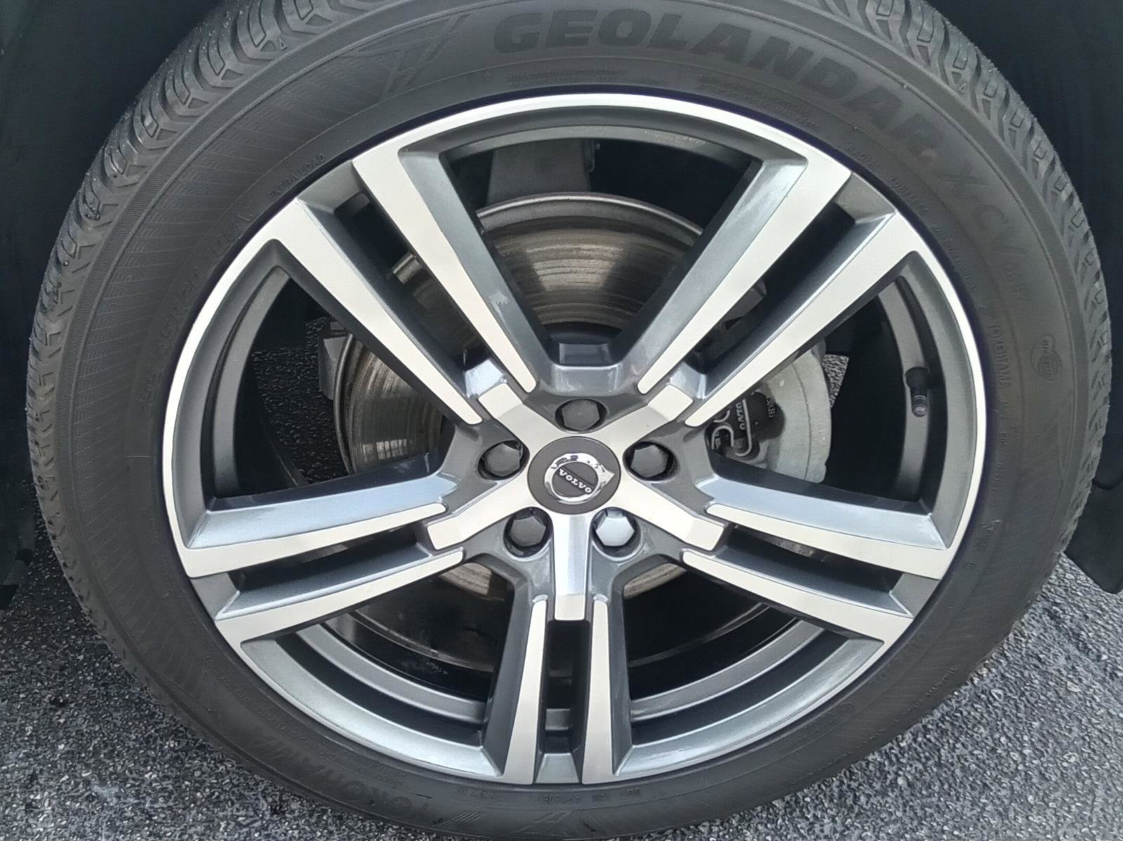 Used 2021 Volvo XC60 T5 Momentum w/ Protection Package Premier image 13