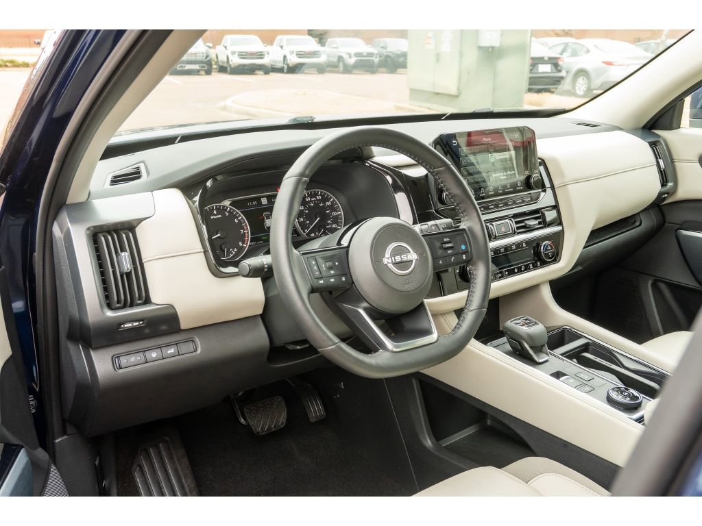 Used 2024 Nissan Pathfinder SL image 10