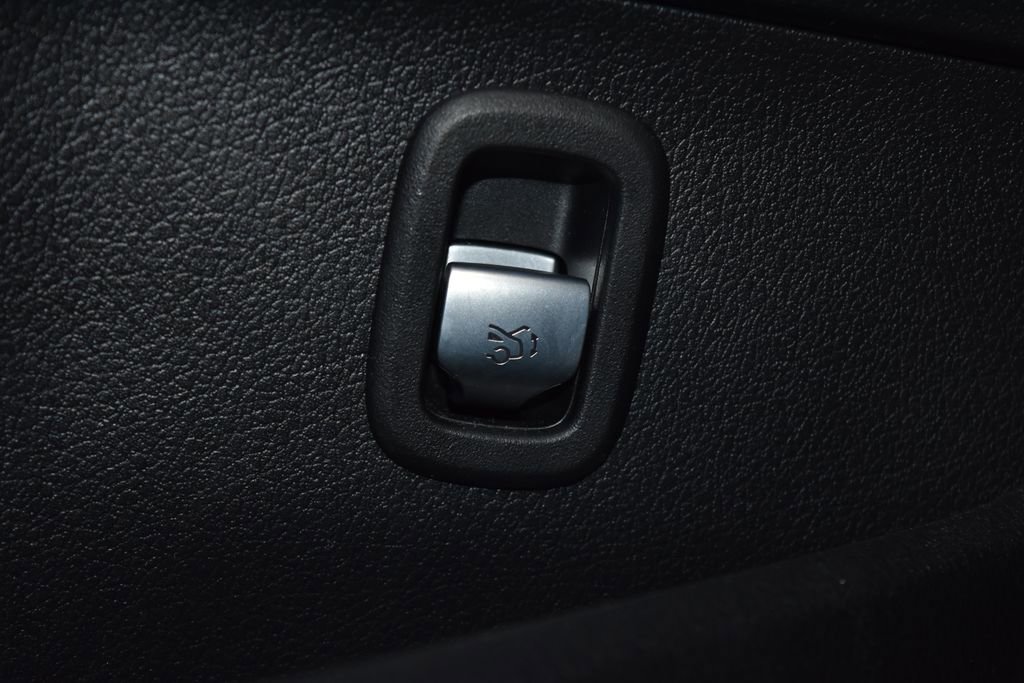 Used 2023 Mercedes-Benz C 300 4MATIC Sedan image 7