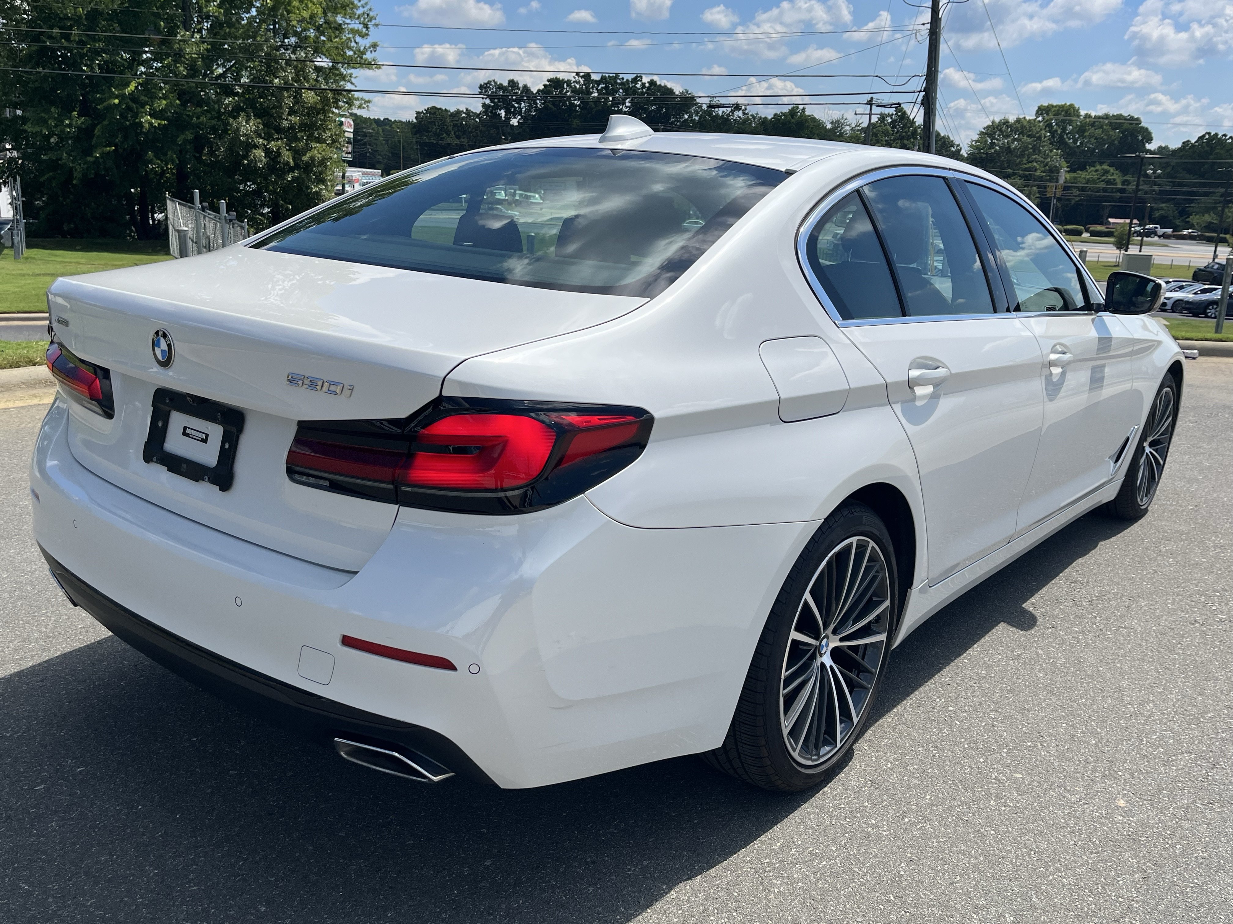 Used 2022 BMW 530i xDrive w/ Convenience Package AWD/4WD image 9