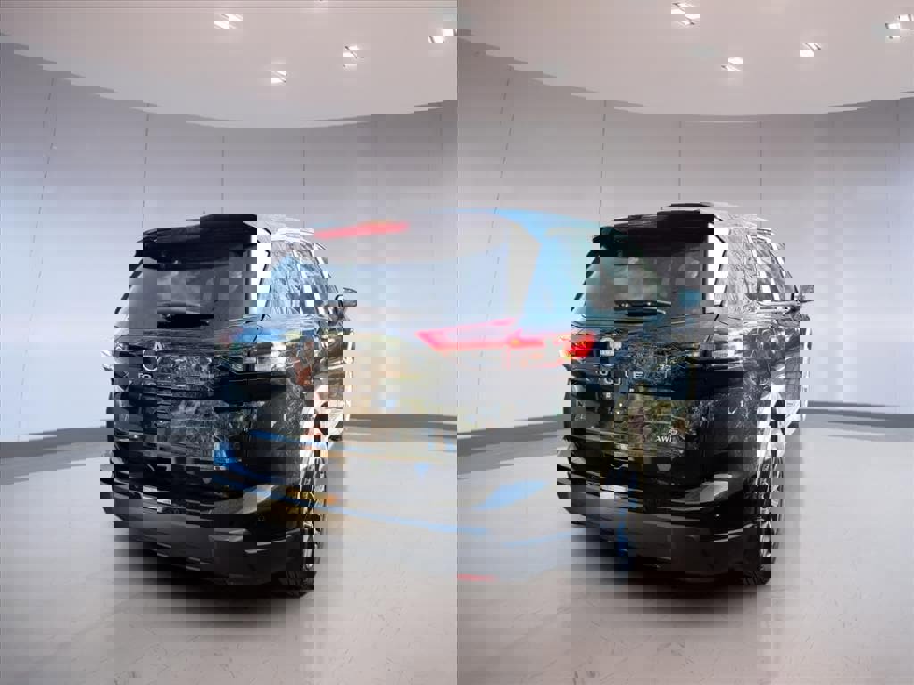 Used 2025 Nissan Rogue S image 4