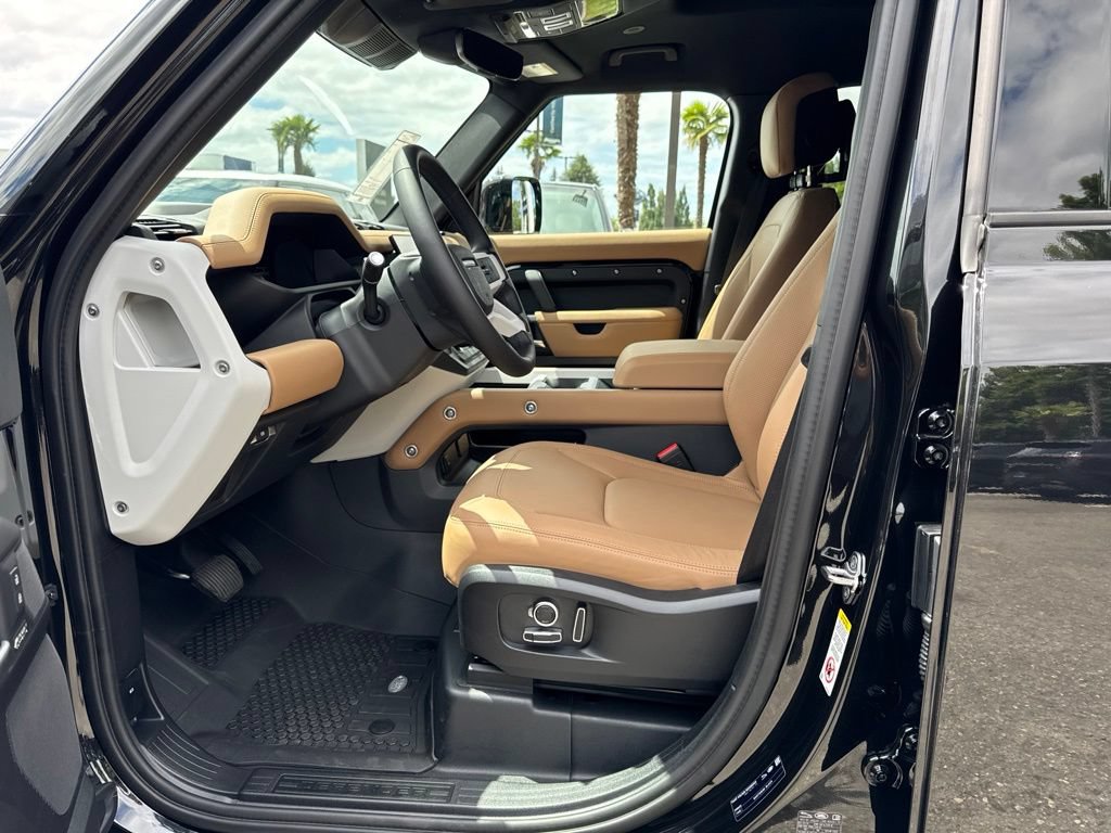 New 2026 Land Rover Defender 130 X-Dynamic SE AWD/4WD image 4