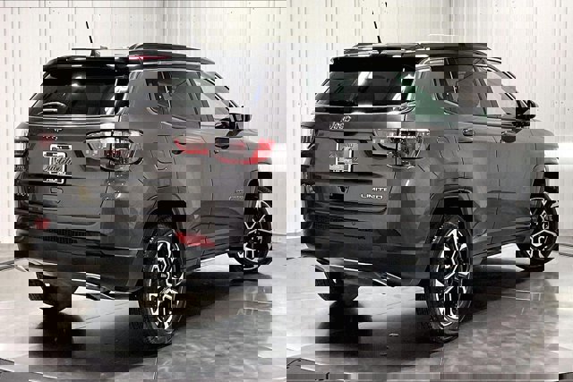 Used 2023 Jeep Compass Limited image 13