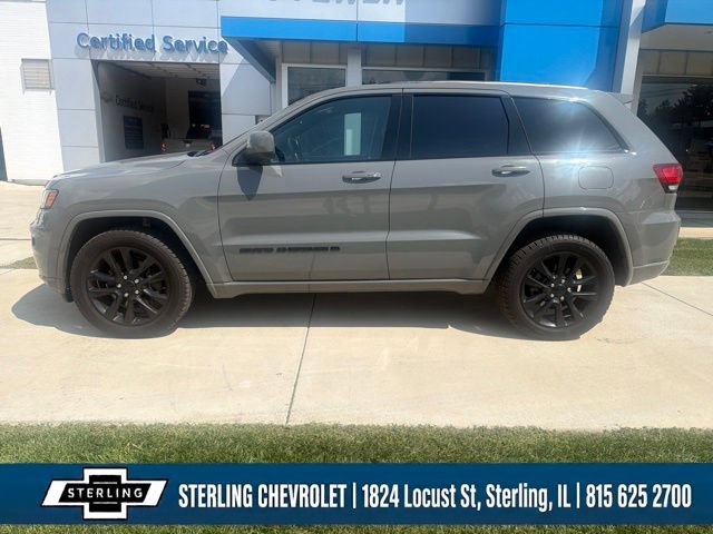 Used 2022 Jeep Grand Cherokee Laredo X AWD/4WD image 2