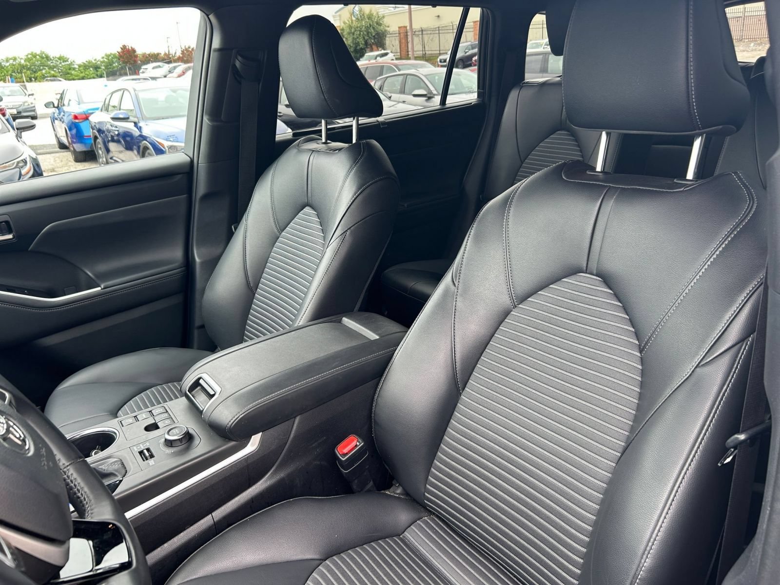 Used 2025 Toyota Highlander XSE AWD/4WD image 33
