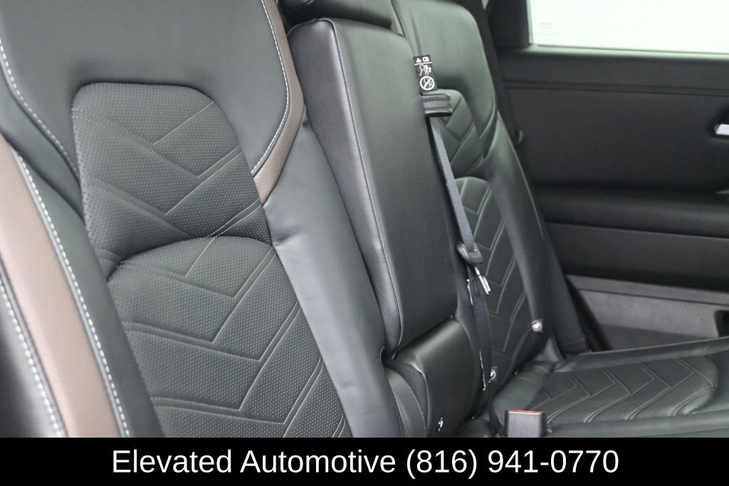 Used 2022 Nissan Pathfinder Platinum w/ Cargo Package AWD/4WD image 10