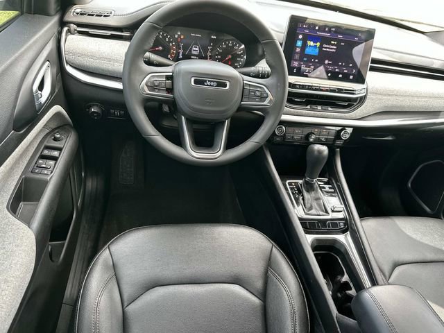 Used 2024 Jeep Compass Latitude image 23