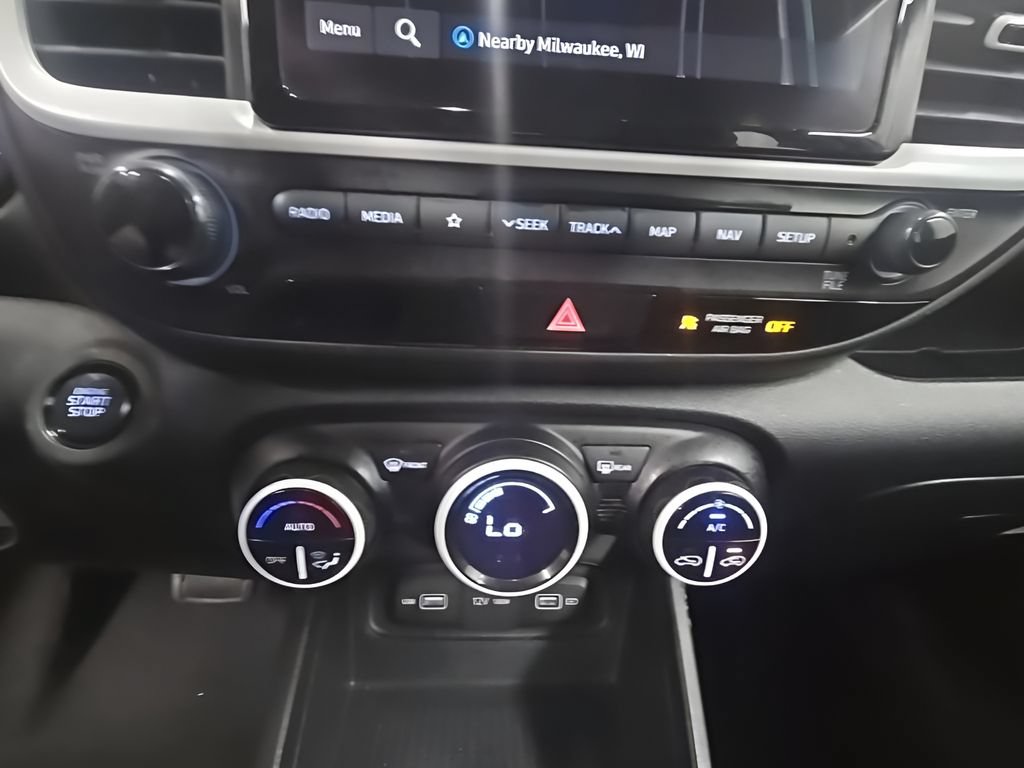 Used 2022 Hyundai Venue Limited FWD image 33